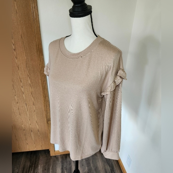 NWT Gap Tan Long Sleeve Shirt with Ruffle Details - Picture 2 of 5